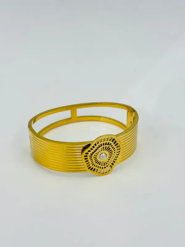 18K_Gold_Plated_Stainless_Steel_Floral_Pearl_Cuff_Bracelet_Wide_Bangle_|_Anti-Tarnish,_Waterproof