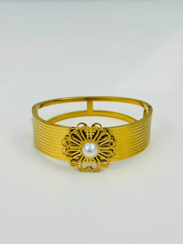 18K_Gold_Plated_Stainless_Steel_Floral_Pearl_Cuff_Bracelet_|_Anti-Tarnish_&_Waterproof