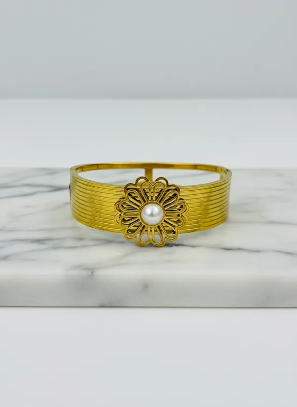 18K_Gold_Plated_Stainless_Steel_Floral_Pearl_Cuff_Bracelet_|_Anti-Tarnish_&_Waterproof