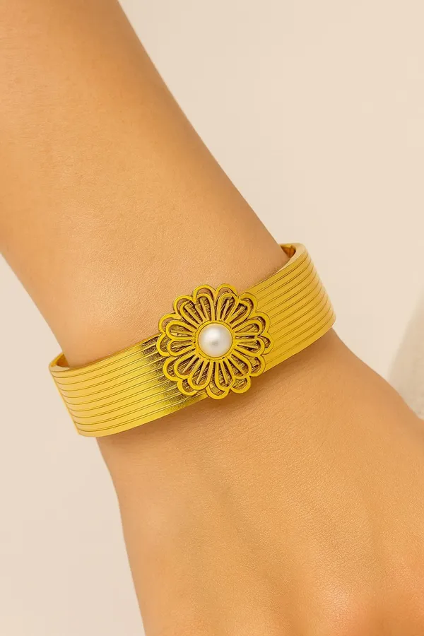 18K_Gold_Plated_Stainless_Steel_Floral_Pearl_Cuff_Bracelet_|_Anti-Tarnish_&_Waterproof