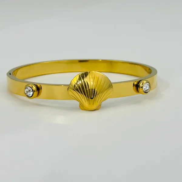 18K_Gold_Plated_Stainless_Steel_Seashell_Bracelet_With_Crystal_Accents_|_Anti-Tarnish,_Waterproof
