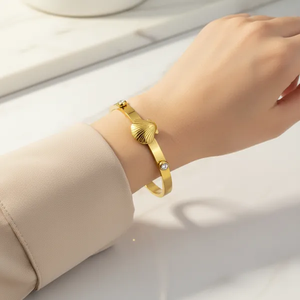 18K_Gold_Plated_Stainless_Steel_Seashell_Bracelet_With_Crystal_Accents_|_Anti-Tarnish,_Waterproof