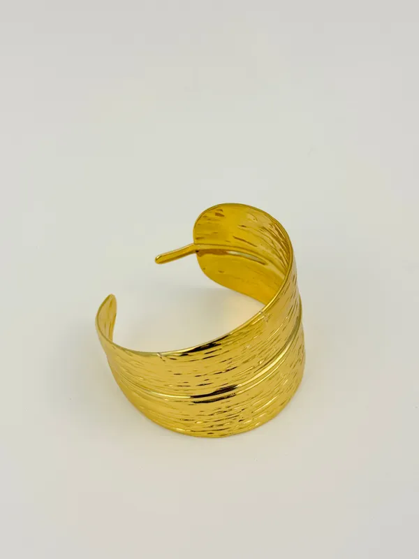 18K_Gold_Plated_Stainless_Steel_Leaf-Inspired_Cuff_Bracelet_|_Nature_Textured_Overlap_Design_|_Anti-Tarnish,_Waterproof