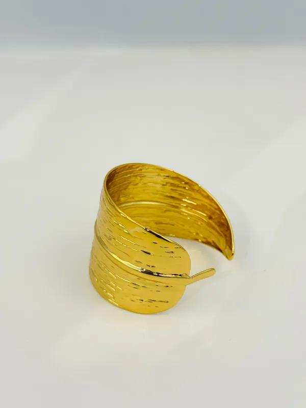 18K_Gold_Plated_Stainless_Steel_Leaf-Inspired_Cuff_Bracelet_|_Nature_Textured_Overlap_Design_|_Anti-Tarnish,_Waterproof