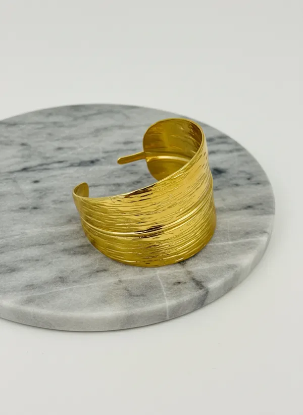 18K_Gold_Plated_Stainless_Steel_Leaf-Inspired_Cuff_Bracelet_|_Nature_Textured_Overlap_Design_|_Anti-Tarnish,_Waterproof