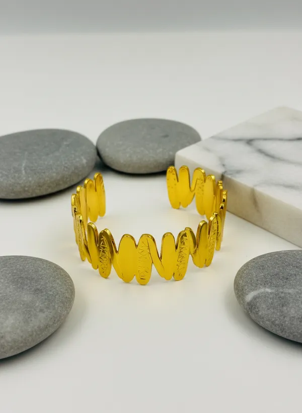 18K_Gold_Plated_Stainless_Steel_Wave_Pattern_Cuff_Bracelet_|_Anti-Tarnish,_Waterproof_&_Adjustable