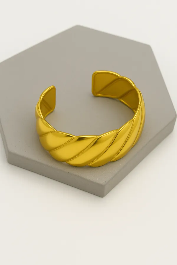 18K_Gold_Plated_Stainless_Steel_Bold_Twisted_Cuff_Bracelet_|_Anti-Tarnish,_Waterproof_&_Adjustable