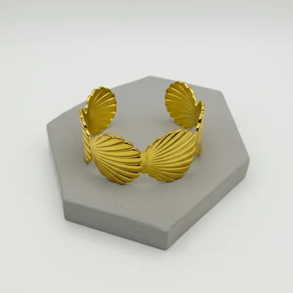 18K_Gold_Plated_Stainless_Steel_Seashell_Cuff_Bracelet_|_Anti-Tarnish,_Waterproof_&_Adjustable