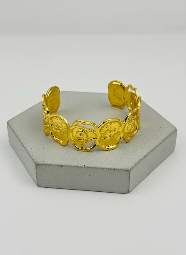 18K_Gold_Plated_Stainless_Steel_Textured_Disc_Cuff_Bracelet_|_Anti-Tarnish,_Waterproof_&_Adjustable