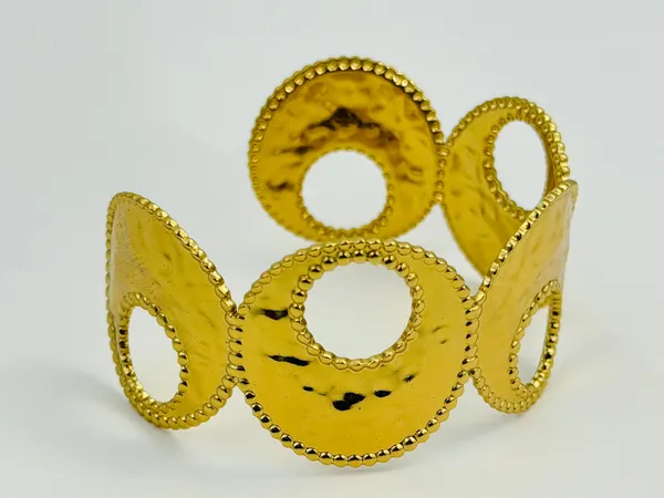 18K_Gold_Plated_Stainless_Steel_Open_Circle_Hammered_Cuff_Bracelet_|_Anti-Tarnish,_Waterproof_&_Adjustable