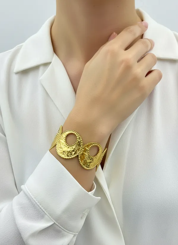 18K_Gold_Plated_Stainless_Steel_Open_Circle_Hammered_Cuff_Bracelet_|_Anti-Tarnish,_Waterproof_&_Adjustable