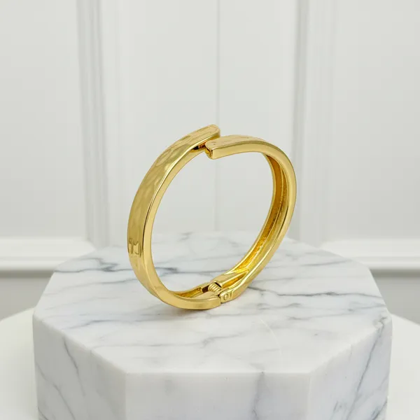 Gold-Plated_Stainless_Steel_Hammered_Open_Bracelet_|_Anti-Tarnish_&_Waterproof