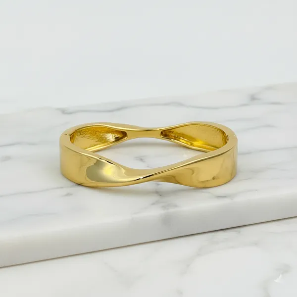 18K_Gold_Plated_Twisted_Wave_Bracelet_|_Modern_Minimal_Design,_Anti-Tarnish,_Waterproof