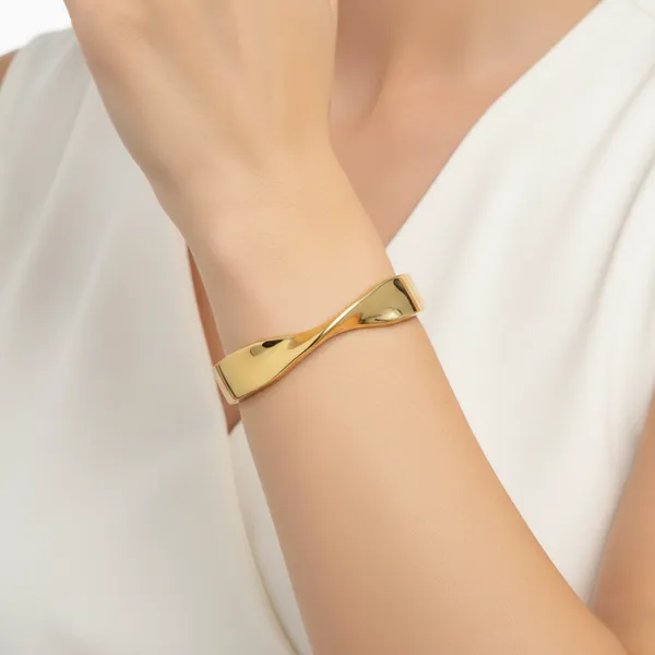 18K_Gold_Plated_Twisted_Wave_Bracelet_|_Modern_Minimal_Design,_Anti-Tarnish,_Waterproof
