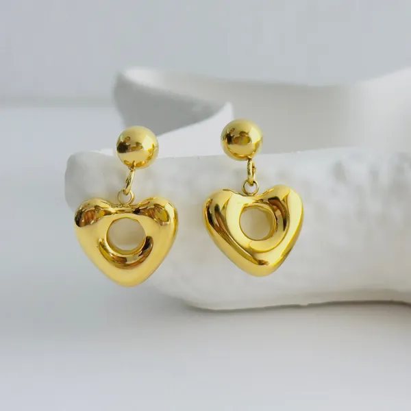 Golden_Luxe_Love_Emerald_Heart_Earrings_For_Women
