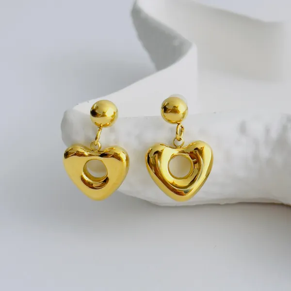 Golden_Luxe_Love_Emerald_Heart_Earrings_For_Women