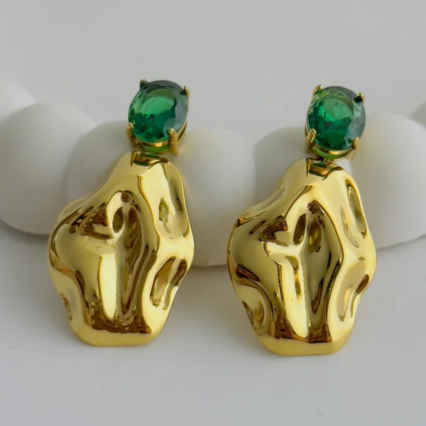 Golden_Royal_Glow_Green_Stone_Heart_Earrings_For_Women