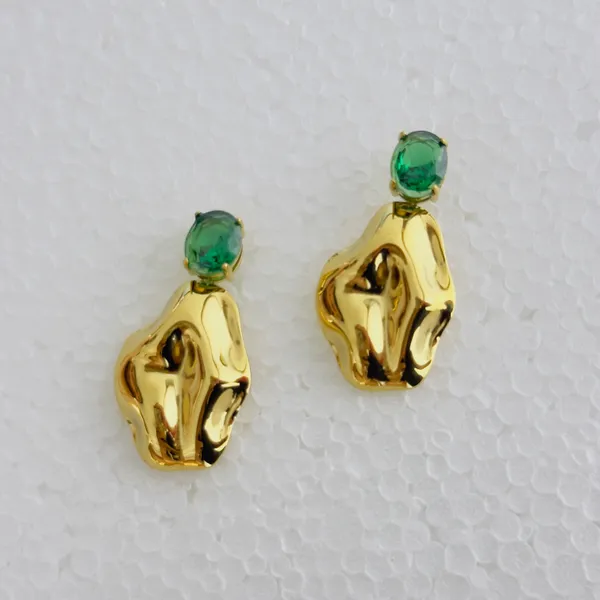 Golden_Royal_Glow_Green_Stone_Heart_Earrings_For_Women