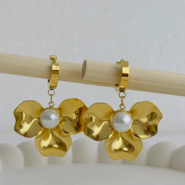 Golden_Pearl_Elegance_Earrings_For_Women