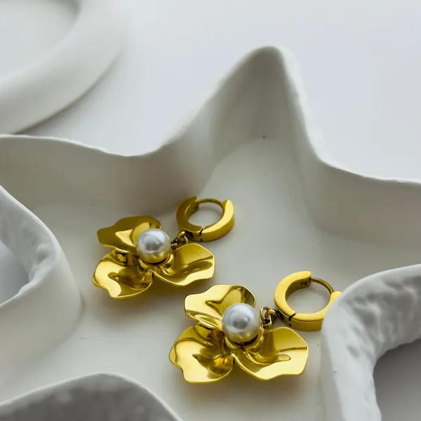 Golden_Pearl_Elegance_Earrings_For_Women