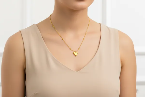 Golden_Whisper_Heart_Charm_Chain_For_Women