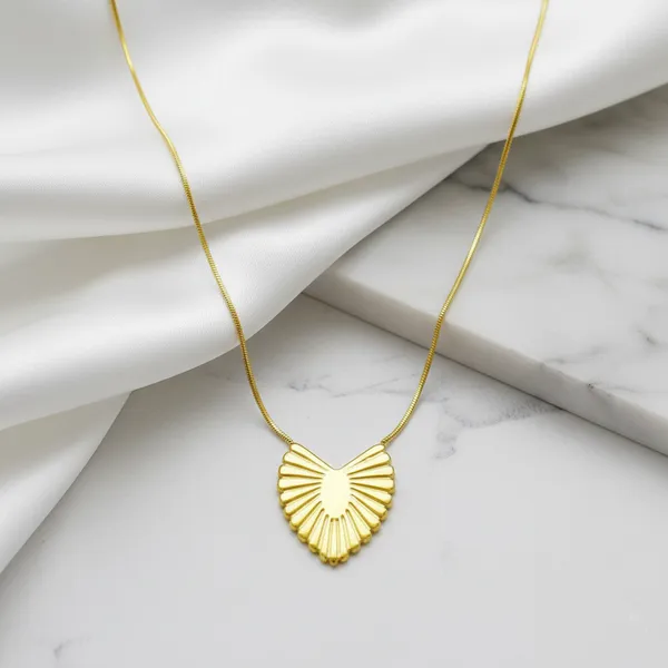 Golden_Eternal_Glow_Heart_Pendant_Necklace_For_Women
