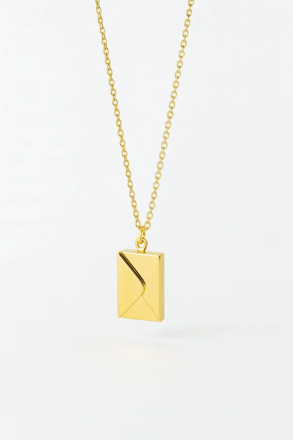 Golden_Royal_Charm_Pearl_Center_Necklace_For_Women
