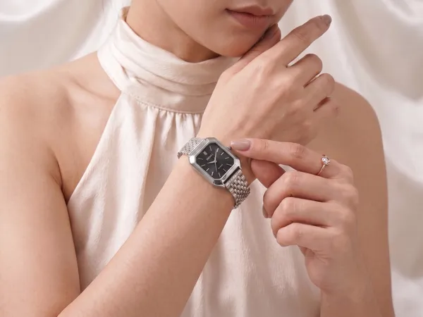 Ziwels_Luxury_Silver_Rectangle_Black_Dial_Watch_for_Women_|_Elegant_Quartz_Bracelet_Watch_|_Classic_Designer_Wristwatch