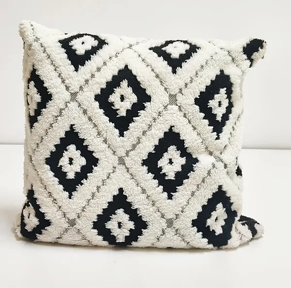 Black_&_White_Polyester_&_Cotton_Pillow_Cover_(H_17_X_W_17_In)