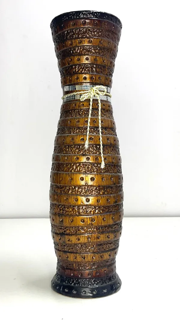 Brown_Ceramic_Premium_Vase_For_Home_Decor_(H_12_X_W_4.5_In)