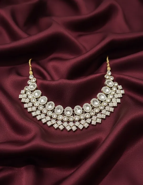 Gold_Elegant_Modern_Minimal_necklace_For_Women