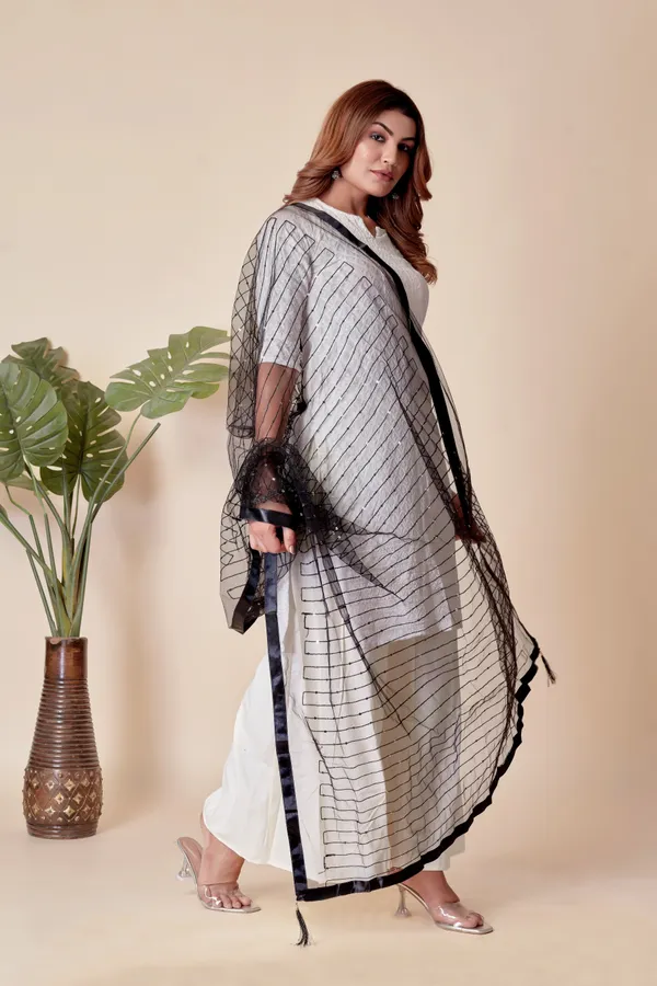 Black_Classic_Grace_Lightweight_Dupatta_For_Women