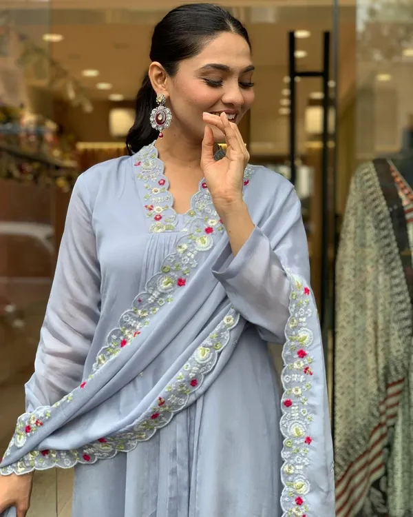 Grey_Viscose_Chanderi_Premium_&_Elegant_V_Neck_A-Line_Knee_Length_Kurta_Set_With_Dupatta_For_Women