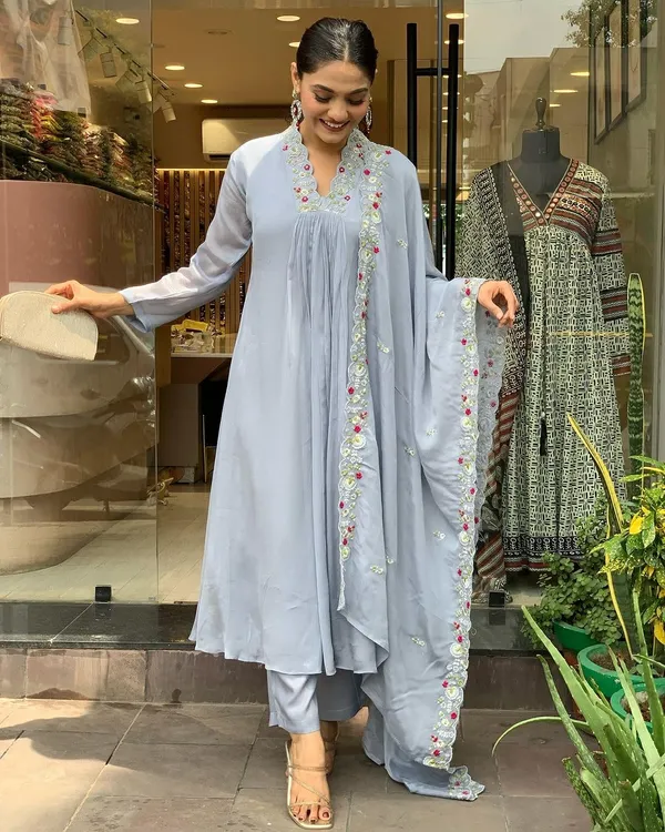 Grey_Viscose_Chanderi_Premium_&_Elegant_V_Neck_A-Line_Knee_Length_Kurta_Set_With_Dupatta_For_Women