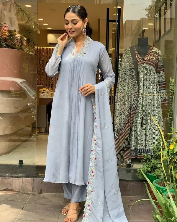 Grey_Viscose_Chanderi_Premium_&_Elegant_V_Neck_A-Line_Knee_Length_Kurta_Set_With_Dupatta_For_Women