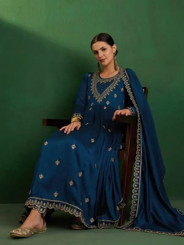 Morpich_Cp_Vichitra_Premium_&_Elegant_Round_Neck_A-Line_Knee_Length_Kurta_Set_With_Dupatta_For_Women