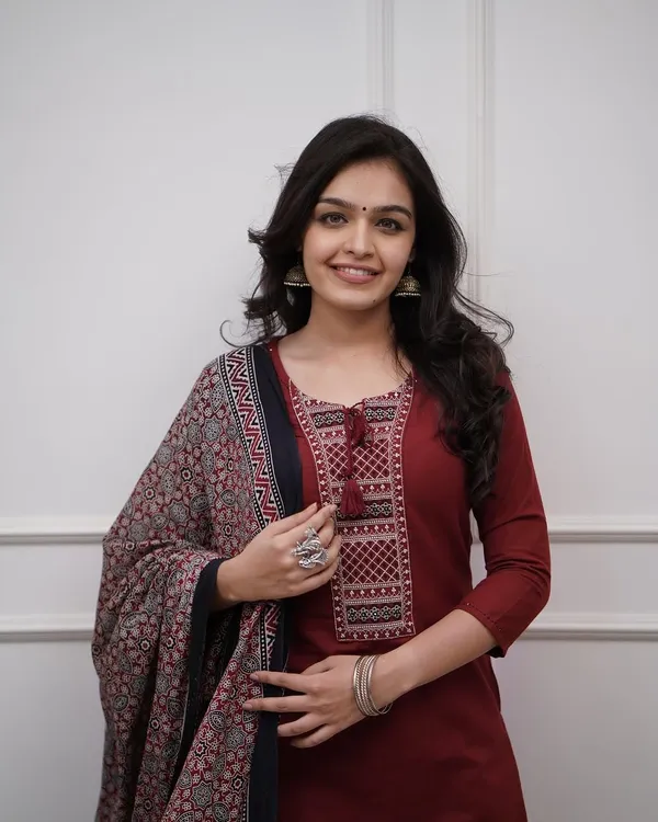 Maroon_Rayon_Premium_&_Elegant_Round_Neck_A-Line_Knee_Length_Kurta_Set_With_Dupatta_For_Women
