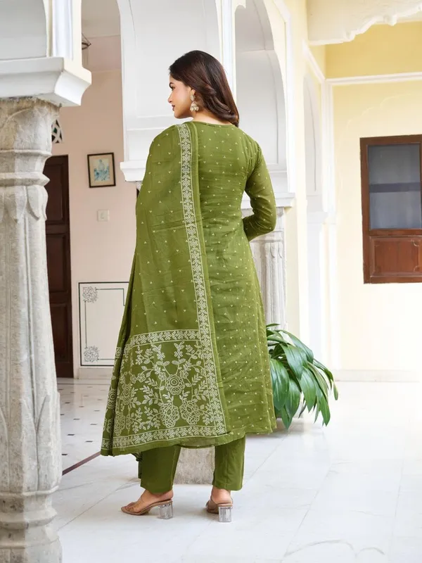 Green_Cotton_Premium_&_Elegant_Split_Neck_A-Line_Knee_Length_Kurta_Set_With_Dupatta_For_Women