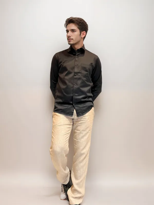 Black_Fabusa_Plain_Poly_Cotton_Smart_Fit_Shirt_For_Men