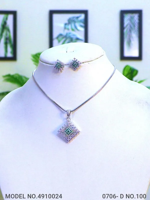 Silver_Plating_Emerald_Stone_Traditional_Cz_Pendant_For_Women