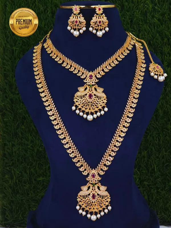 Peacock_pendant_long,_short_haram,_maang_tikka,_earrings_set-Model_SRG001