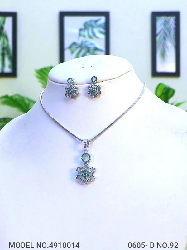 Silver_Plating_Emerald_Stone_Traditional_Cz_Pendant_For_Women