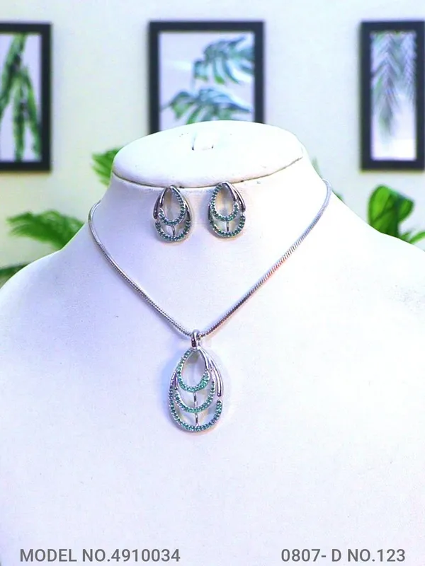 Silver_Plating_Emerald_Stone_Traditional_Ad_Pendant_For_Women