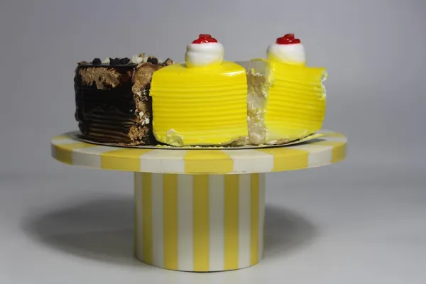 Yellow_Resin_Cake_Stand_Round_Shape,Pizza_Platter,_Cake_Srever_(10X4)_Inch
