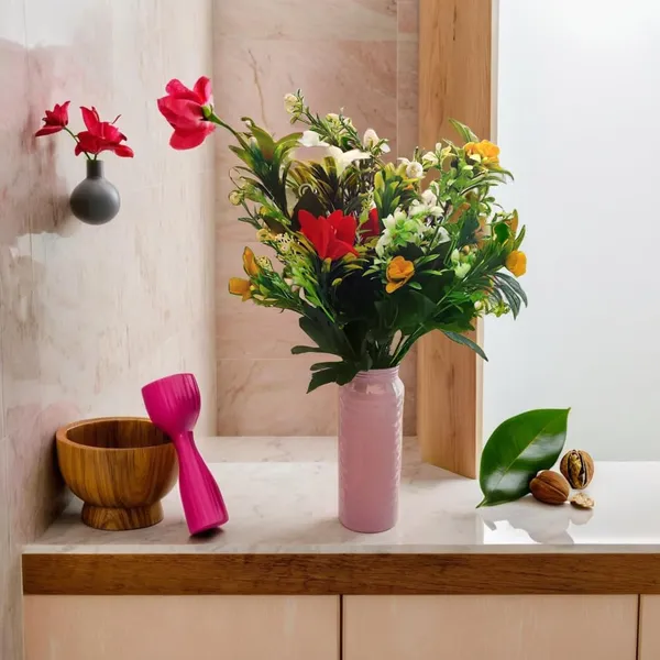 Pink_Metal_Flower_Vase_For_Living_Room_Aesthetic_Flower_Pot_With_Sleek_Design_Vintage_Flower_Vase_For_Home_Decor_Perfect_For_Table_Centerpiece_And_Bedroom