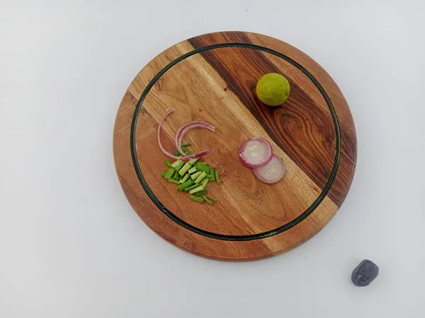 Brown_Premium_Round_Mango_Wooden_Chopping_Board_|_Multipurpose_Wooden_Cutting_Board_For_Kitchen_Vegies,_Food_&_Cheese_|_Antibacterial_&_Eco-Friendly_30X30_Cm