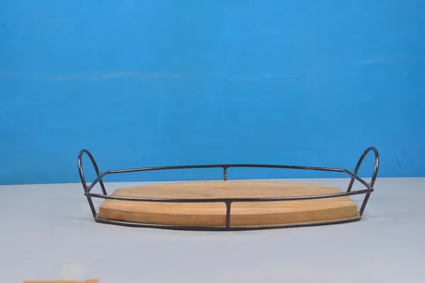 Natural_Brown_Wooden_Serving_Tray_With_Iron_Handles_|_Premium_Mango_Wood_Tray_For_Table_Decor,_Food,_Snacks_&_Drinks_|_Elegant_Dining_&_Kitchen_Tray_For_Serving
