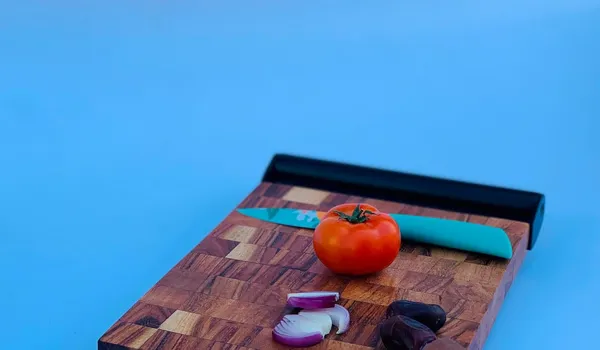 Beige_Premium_Acacia_Wooden_Cutting_Board_For_Kitchen_|_Multipurpose_Chopping_Board_For_Vegetables,_Meat_&_Fruits_|_Non-Slip_With_Steel_Handle_Size_35X20_Cm
