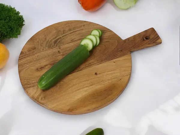 Beige_Premium_Round_Acacia_Wooden_Chopping_Board_With_Handle_|_Durable_40X30X2Cm_Wooden_Cutting_Board_For_Kitchen_Uses_Meat,_Fruit,_Vegetable