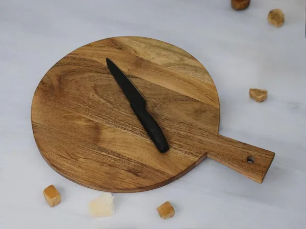 Beige_Round_Acacia_Wooden_Chopping_Board_40X30Cm_With_Handle_Durable_Wooden_Cutting_Board_For_Kitchen_Vegetables,_Fruits,_Meat_And_More
